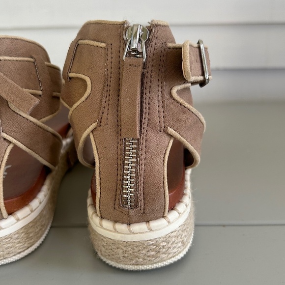 MIA Tan Platform Sandals - Picture 8 of 13